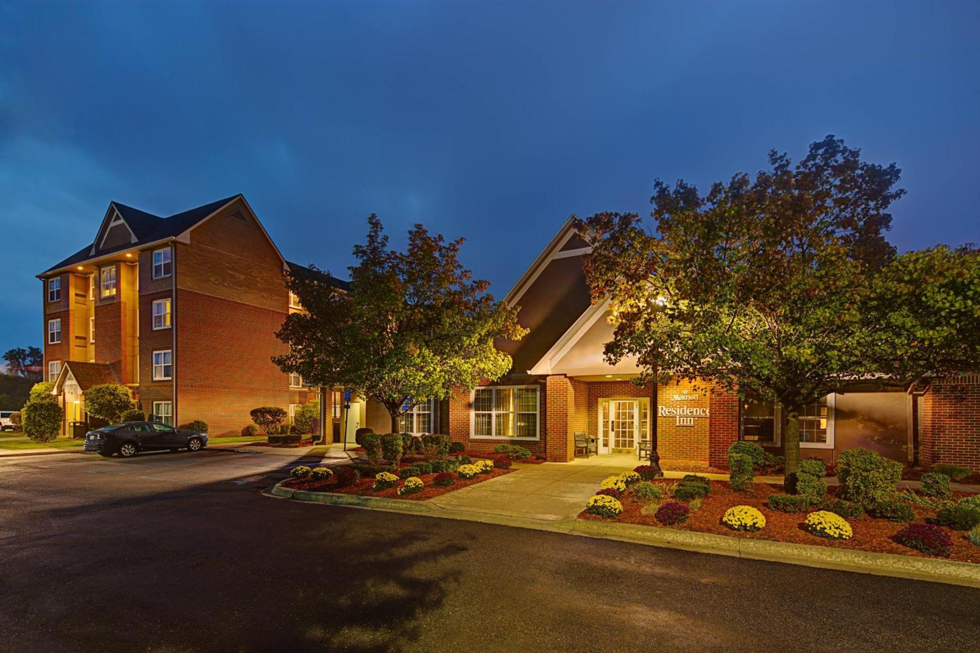 Residence Inn By Marriott Detroit Ливония Экстерьер фото